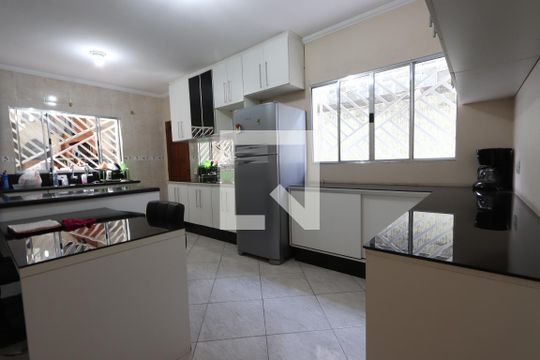 Cozinha de casa para alugar com 3 quartos, 230m² em Jardim Santa Adélia, São Paulo