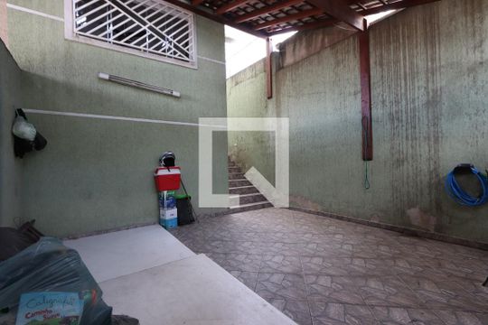 Garagem de casa para alugar com 3 quartos, 230m² em Jardim Santa Adélia, São Paulo