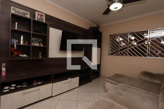 Sala de casa para alugar com 3 quartos, 230m² em Jardim Santa Adélia, São Paulo