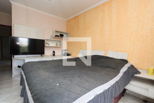 Suíte de casa para alugar com 3 quartos, 230m² em Jardim Santa Adélia, São Paulo