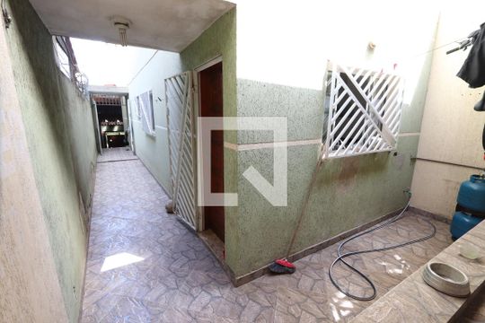 Área de Serviço/Quintal de casa para alugar com 3 quartos, 230m² em Jardim Santa Adélia, São Paulo
