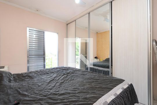 Suíte de casa para alugar com 3 quartos, 230m² em Jardim Santa Adélia, São Paulo