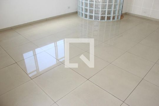 Sala 2 piso superior de apartamento para alugar com 4 quartos, 200m² em Vila Galvão, Guarulhos
