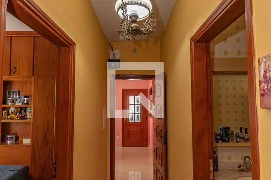 Corredor  de casa à venda com 3 quartos, 200m² em Vila Nogueira, Campinas