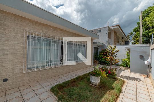 Fachada de casa à venda com 3 quartos, 200m² em Vila Nogueira, Campinas