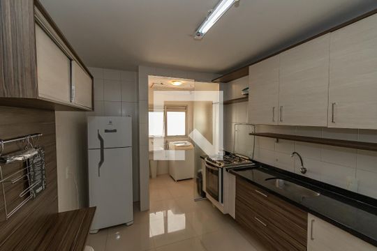 Cozinha  de apartamento à venda com 2 quartos, 85m² em Cambuí, Campinas