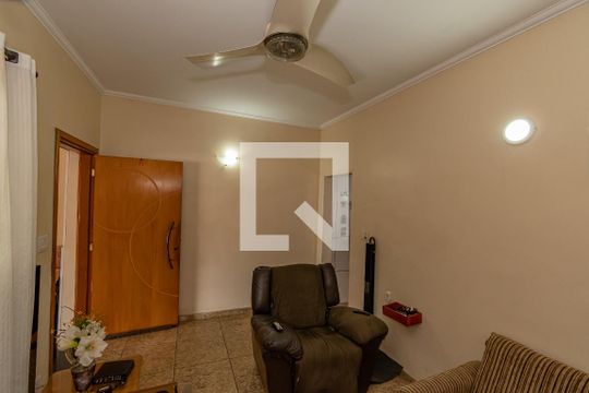 Sala de TV de casa à venda com 3 quartos, 170m² em Vila Industrial, Campinas