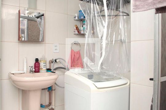 Banheiro de apartamento à venda com 2 quartos, 70m² em Centro Histórico, Porto Alegre