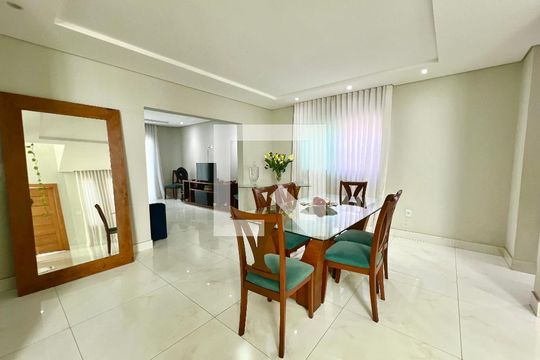 Sala de casa à venda com 5 quartos, 620m² em Cabral, Contagem