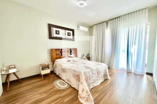 Quarto de casa para alugar com 5 quartos, 620m² em Cabral, Contagem