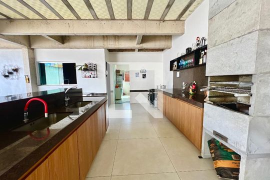 Área comum  de casa para alugar com 5 quartos, 620m² em Cabral, Contagem