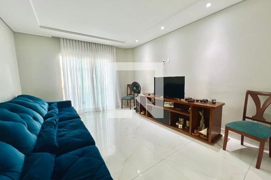 Cinema  de casa à venda com 5 quartos, 620m² em Cabral, Contagem