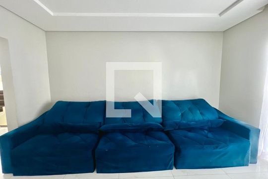 Cinema  de casa à venda com 5 quartos, 620m² em Cabral, Contagem