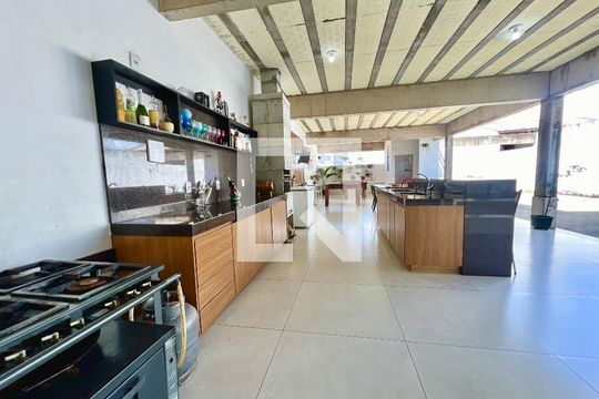 Área comum  de casa para alugar com 5 quartos, 620m² em Cabral, Contagem