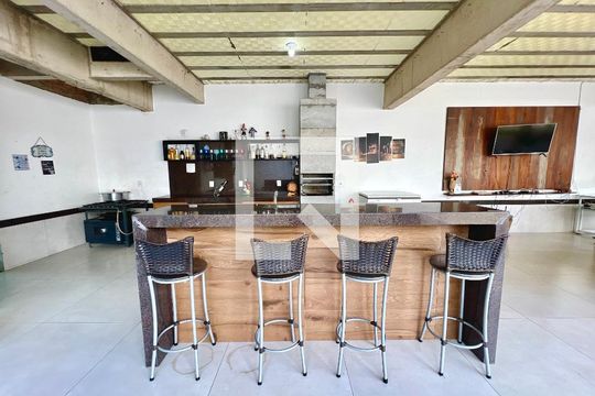 Área comum  de casa para alugar com 5 quartos, 620m² em Cabral, Contagem