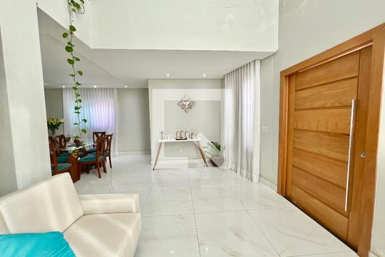 Sala de casa à venda com 5 quartos, 620m² em Cabral, Contagem