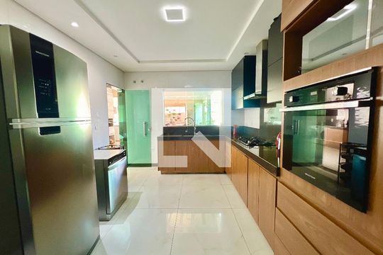 Cozinha  de casa para alugar com 5 quartos, 620m² em Cabral, Contagem