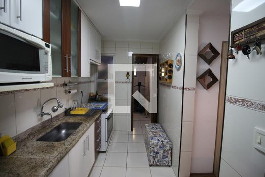 Cozinha de apartamento à venda com 2 quartos, 58m² em Jardim Planalto, São Paulo