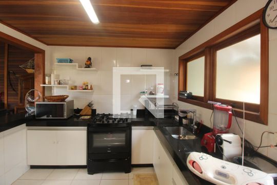 Cozinha de casa de condomínio à venda com 4 quartos, 700m² em Ville Des Lacs, Nova Lima