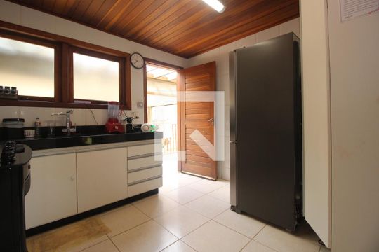 Cozinha de casa de condomínio à venda com 4 quartos, 700m² em Ville Des Lacs, Nova Lima