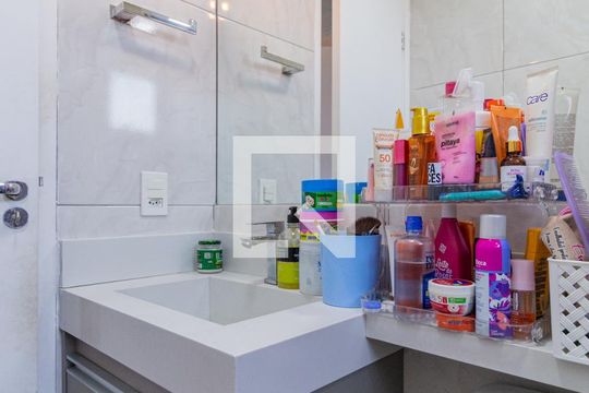 Banheiro de apartamento à venda com 2 quartos, 46m² em Padroeira, Osasco