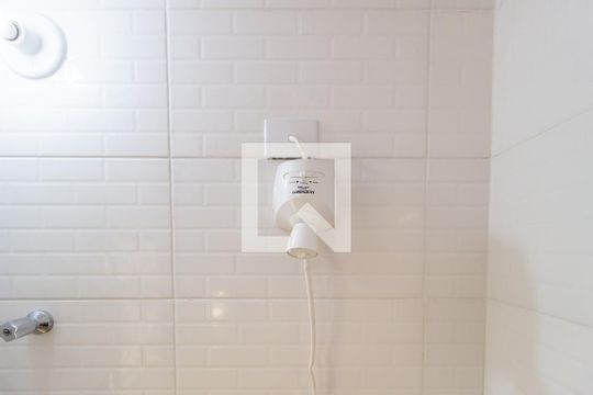 Detalhe - Banheiro de kitnet/studio para alugar com 1 quarto, 28m² em Vila Bertioga, São Paulo