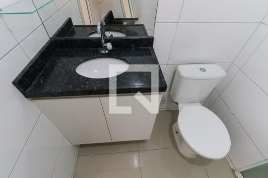 Banheiro Social de apartamento para alugar com 3 quartos, 70m² em Tingui, Curitiba