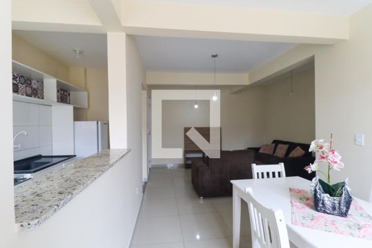 Sala de apartamento para alugar com 3 quartos, 70m² em Tingui, Curitiba