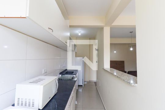Cozinha e Área de Serviço de apartamento para alugar com 3 quartos, 70m² em Tingui, Curitiba