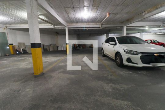 Garagem de apartamento para alugar com 3 quartos, 70m² em Tingui, Curitiba