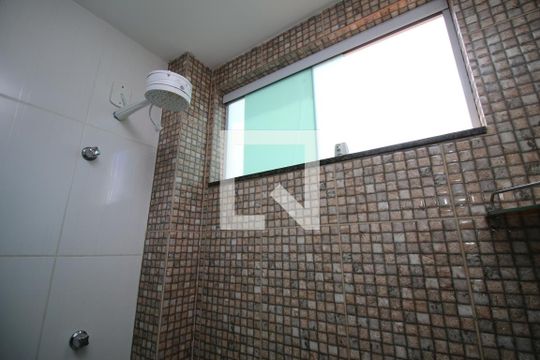 Banheiro da Suíte 2 de apartamento para alugar com 2 quartos, 85m² em Olaria, Rio de Janeiro