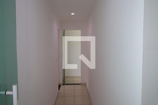Corredor de apartamento para alugar com 2 quartos, 85m² em Olaria, Rio de Janeiro