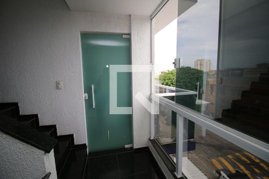 Fachada interna de apartamento para alugar com 2 quartos, 85m² em Olaria, Rio de Janeiro
