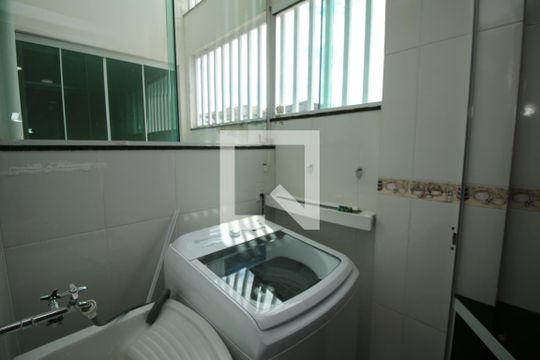 Área de Serviço de apartamento para alugar com 2 quartos, 85m² em Olaria, Rio de Janeiro
