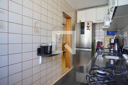 Cozinha de apartamento à venda com 2 quartos, 60m² em São João, Porto Alegre