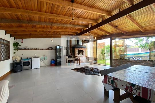 Área comum de casa à venda com 2 quartos, 240m² em São José, Canoas
