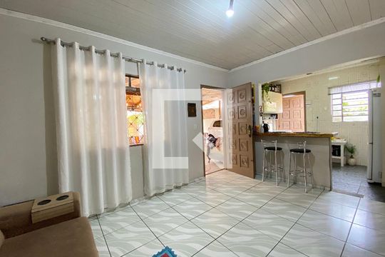 Sala de casa à venda com 2 quartos, 240m² em São José, Canoas