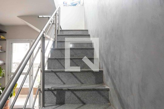 Escada de apartamento à venda com 2 quartos, 184m² em Centro, Diadema