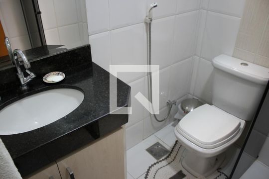 Banheiro de casa à venda com 3 quartos, 120m² em Setor Garavelo, Goiânia