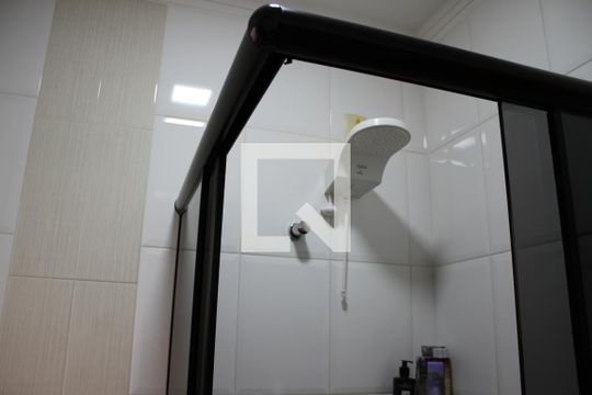 Banheiro de casa à venda com 3 quartos, 120m² em Setor Garavelo, Goiânia