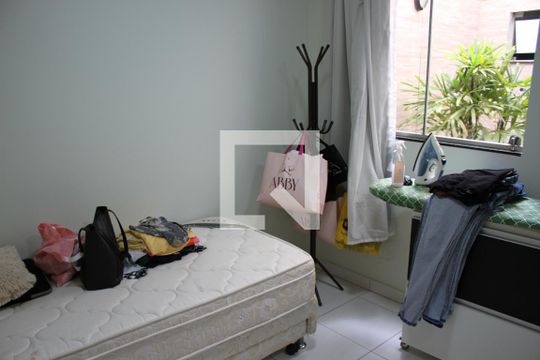 Quarto de casa à venda com 3 quartos, 120m² em Setor Garavelo, Goiânia