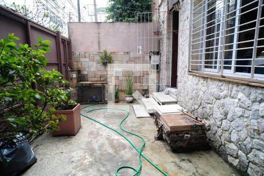 Quintal de casa à venda com 2 quartos, 129m² em Pinheiros, São Paulo