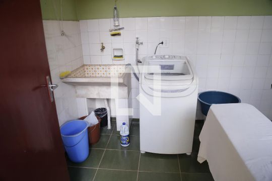 Área de Serviço de casa à venda com 4 quartos, 240m² em Jardim Monjolo, São Paulo