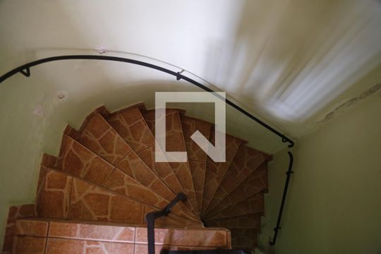 Escada para Garagem de casa à venda com 4 quartos, 240m² em Jardim Monjolo, São Paulo