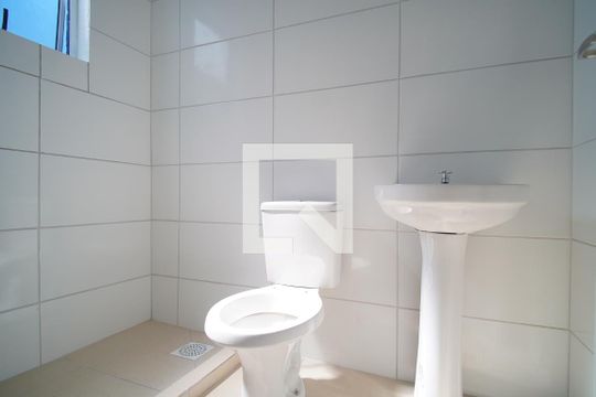 Banheiro de apartamento à venda com 2 quartos, 42m² em Feitoria, São Leopoldo
