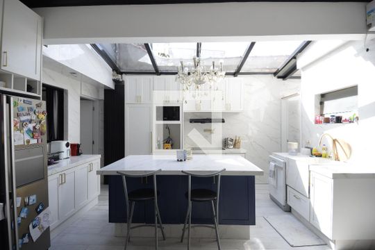 Cozinha de casa à venda com 4 quartos, 180m² em Vila Firmiano Pinto, São Paulo