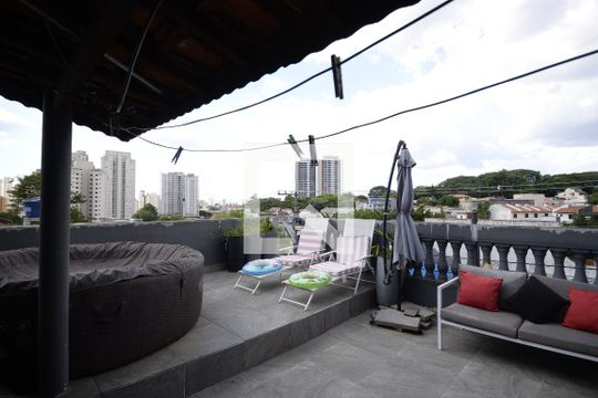 Varanda de casa à venda com 4 quartos, 180m² em Vila Firmiano Pinto, São Paulo