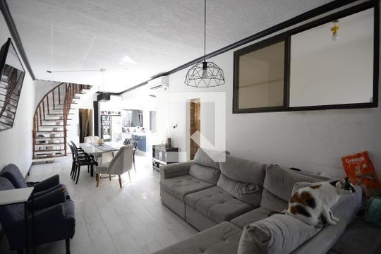 Sala de casa à venda com 4 quartos, 180m² em Vila Firmiano Pinto, São Paulo