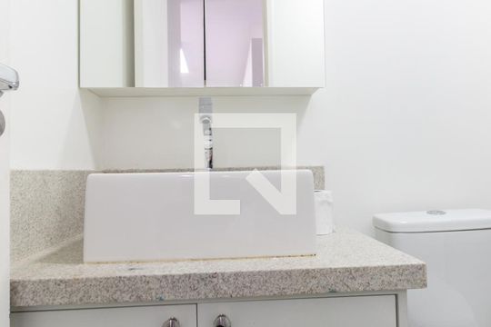 Banheiro de apartamento para alugar com 2 quartos, 37m² em Santana, São Paulo
