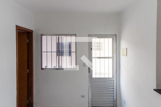 Sala   de casa de condomínio para alugar com 1 quarto, 35m² em Chácara São João, São Paulo